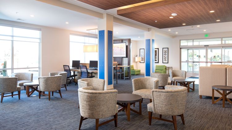 Holiday Inn Express Visalia Lobby