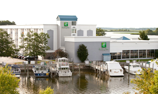 Holiday Inn Grand Haven Waterfront Exterior