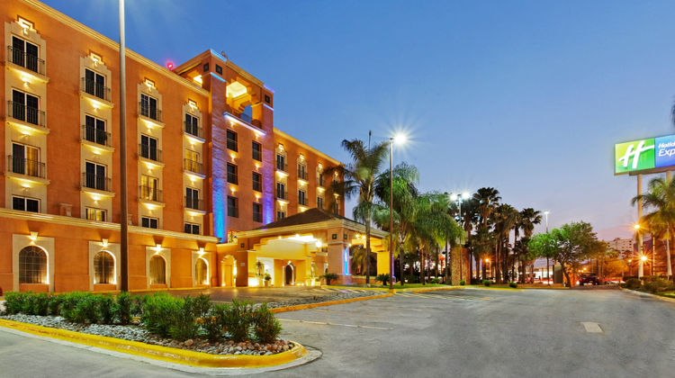 Holiday Inn Express Galerias Sn Jeronimo Exterior