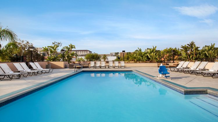 Crowne Plaza Los Angeles Harbor Hotel Pool
