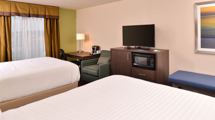 Holiday Inn Express & Suites Dearborn Room