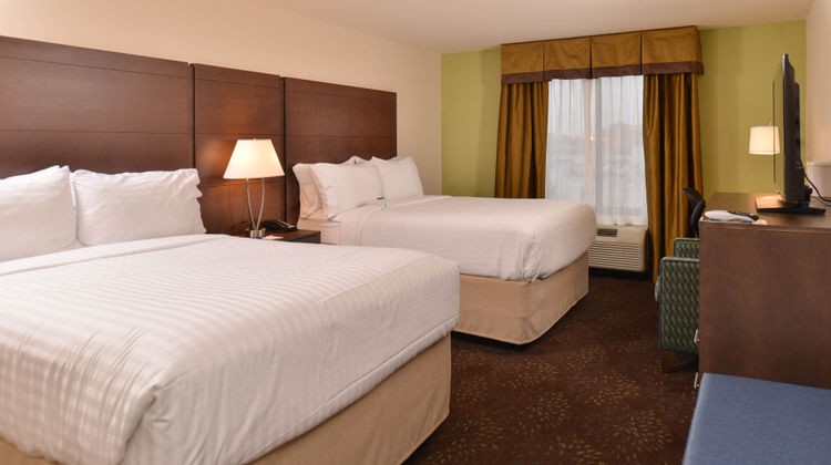 Holiday Inn Express & Suites Dearborn Room