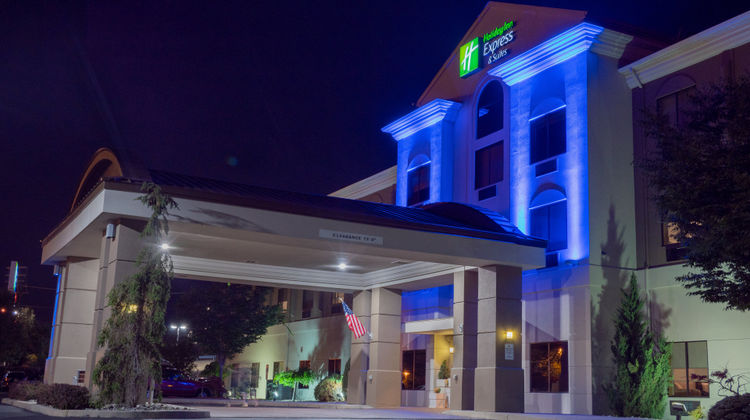 Holiday Inn Express Hotel & Suites Exterior