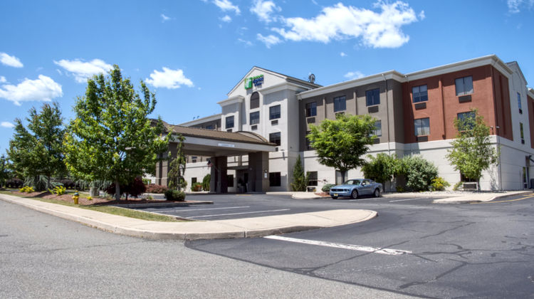 Holiday Inn Express Hotel & Suites Exterior