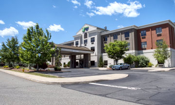 Holiday Inn Express Hotel & Suites