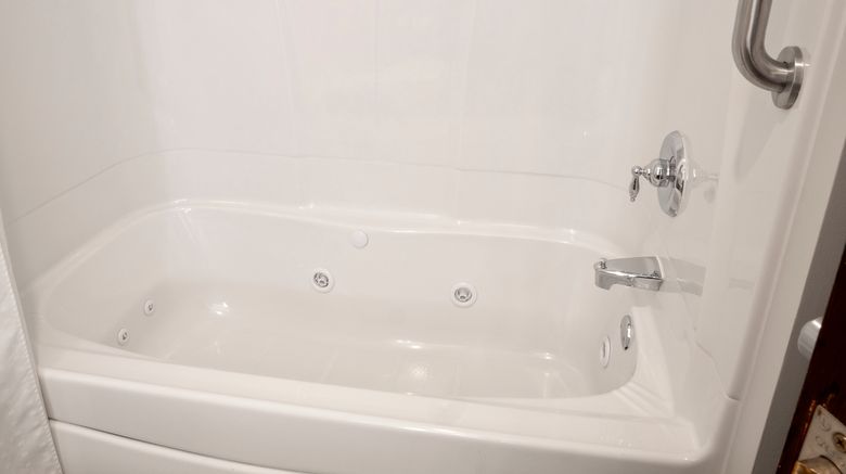 <b>Holiday Inn Express Hotel & Suites Suite</b>. Images powered by <a href="https://www.leonardoworldwide.com/" title="Leonardo Worldwide" target="_blank">Leonardo</a>.