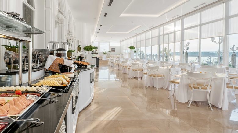 <b>Eurostars Gran Hotel La Toja Restaurant</b>. Images powered by <a href="https://www.leonardoworldwide.com/" title="Leonardo Worldwide" target="_blank">Leonardo</a>.
