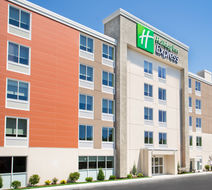 Holiday Inn Express Chelmsford Exterior