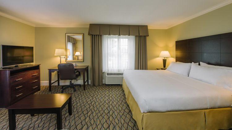 Holiday Inn Express Merrimack Suite