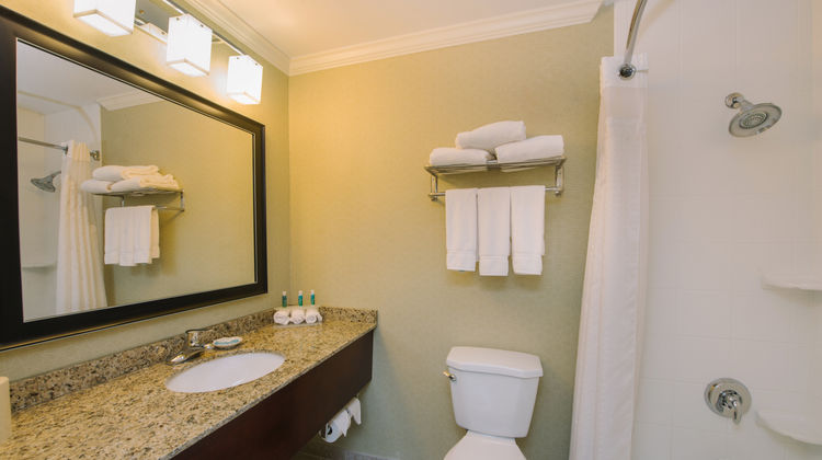 Holiday Inn Express Merrimack Room