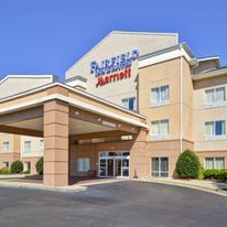 Fairfield Inn and Suites  Birmingham / F