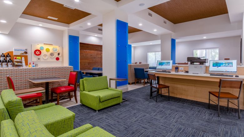 <b>Holiday Inn Express Charlotte Arrowood Lobby</b>. Images powered by <a href="https://www.leonardoworldwide.com/" title="Leonardo Worldwide" target="_blank">Leonardo</a>.