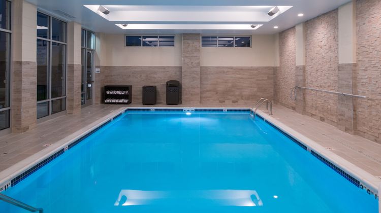Holiday Inn & Suites Farmington Hills Pool