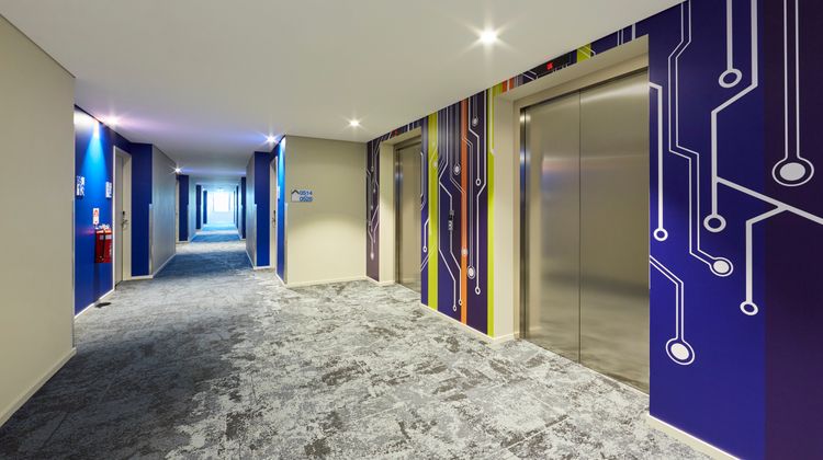 Holiday Inn Express Sydney Macquarie Pk Lobby
