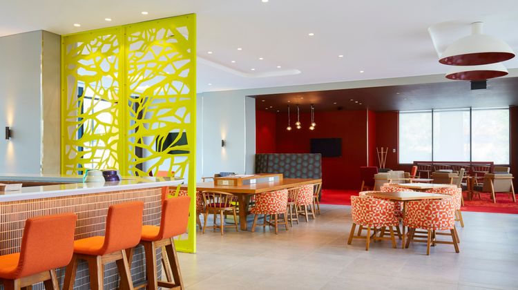 Holiday Inn Express Sydney Macquarie Pk Lobby