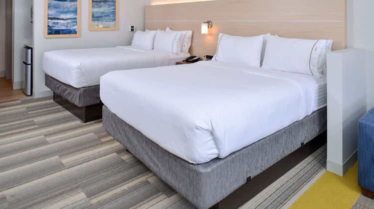 Holiday Inn Express & Suites Farmington Room