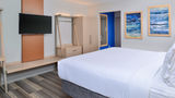 Holiday Inn Express & Suites Farmington Suite