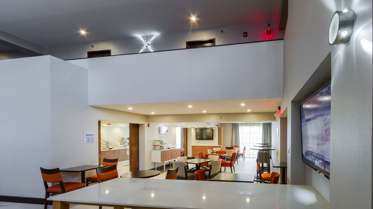 Holiday Inn Express & Suites Medical Restaurant