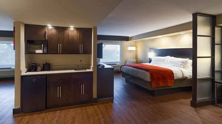 Holiday Inn Express & Suites Medical Room