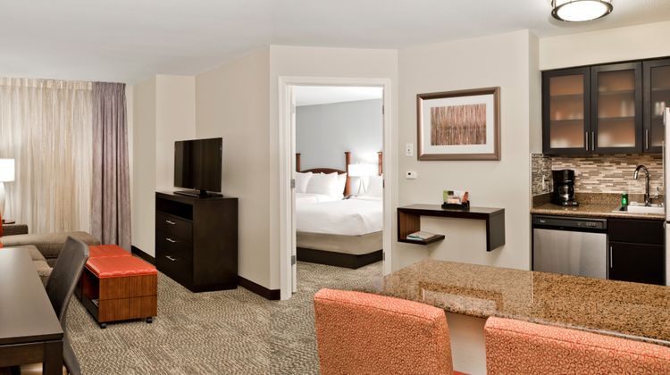 Staybridge Suites Charlotte Ballantyne Room