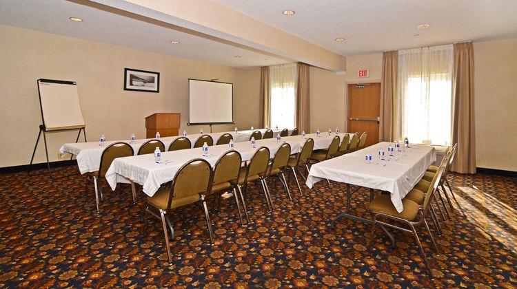 Holiday Inn Express Hotel & Suites Meeting