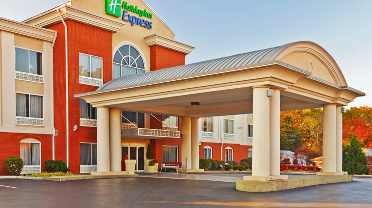 Holiday Inn Express Hotel & Suites Exterior