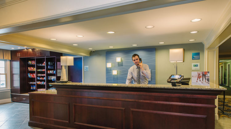 Holiday Inn Express Merrimack Lobby
