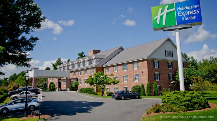 Holiday Inn Express Merrimack Exterior