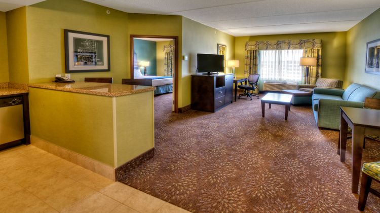 Holiday Inn Express & Stes Pittsburgh SW Suite