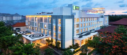 Holiday Inn Express Baruna Bali Exterior