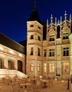 Hotel de Bourgtheroulde, Autograph