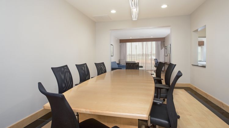 Holiday Inn Express Hotel and Suites Room