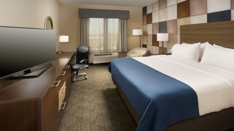 Holiday Inn Express & Stes South Room