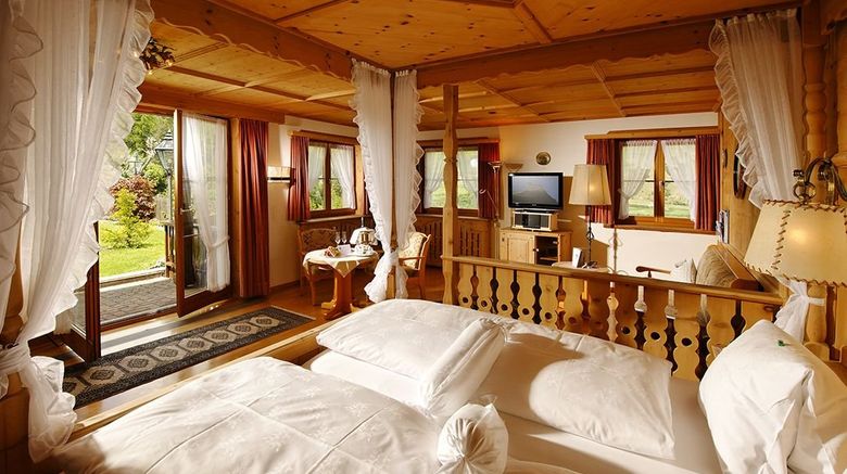 <b>Schlosshotel Chaste Suite</b>. Images powered by <a href="https://www.leonardoworldwide.com/" title="Leonardo Worldwide" target="_blank">Leonardo</a>.