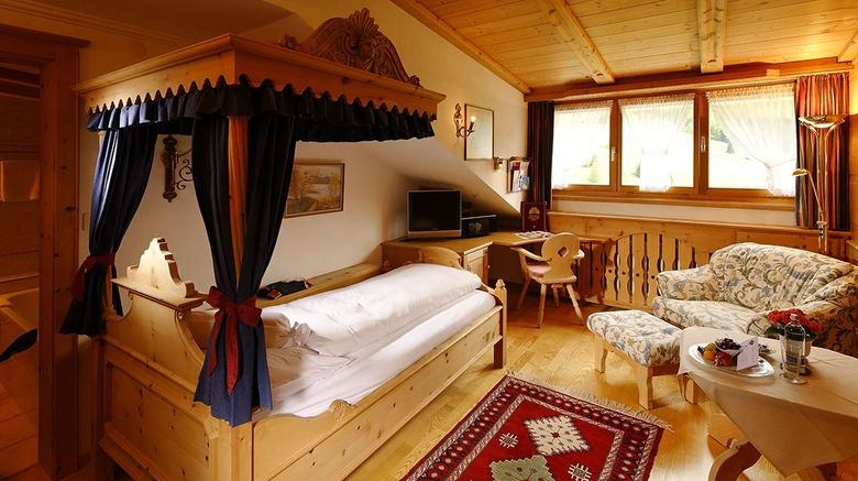 <b>Schlosshotel Chaste Room</b>. Images powered by <a href="https://www.leonardoworldwide.com/" title="Leonardo Worldwide" target="_blank">Leonardo</a>.