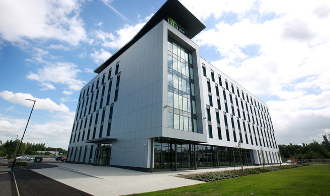 Holiday Inn Express TRAFFORDCITY Exterior