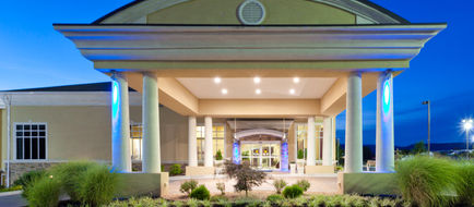 Holiday Inn Express Exterior