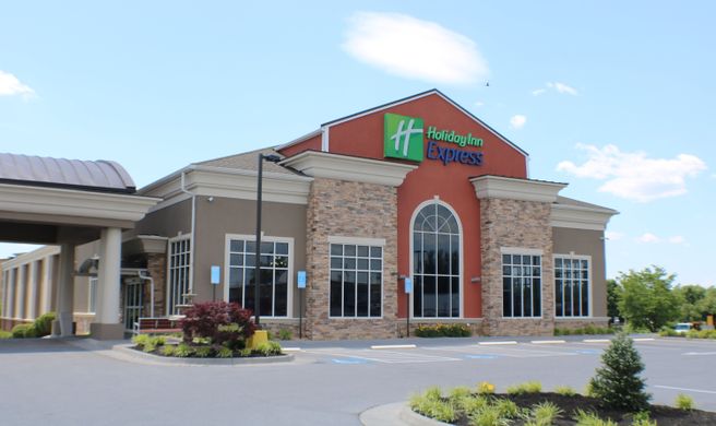Holiday Inn Express Exterior