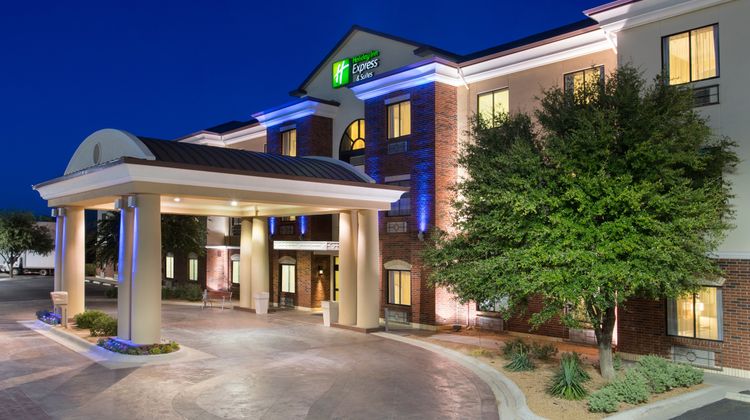 Holiday Inn Express/Suites Midland Loop Exterior