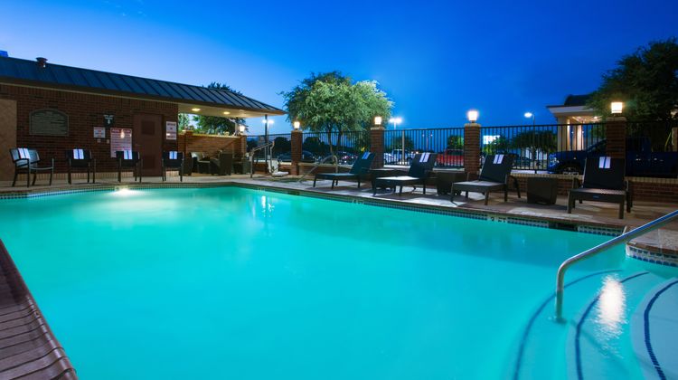 Holiday Inn Express/Suites Midland Loop Pool