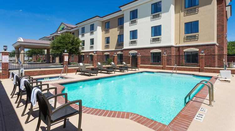 Holiday Inn Express/Suites Midland Loop Pool