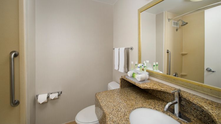 Holiday Inn Express Baltimore/Stadiums Room