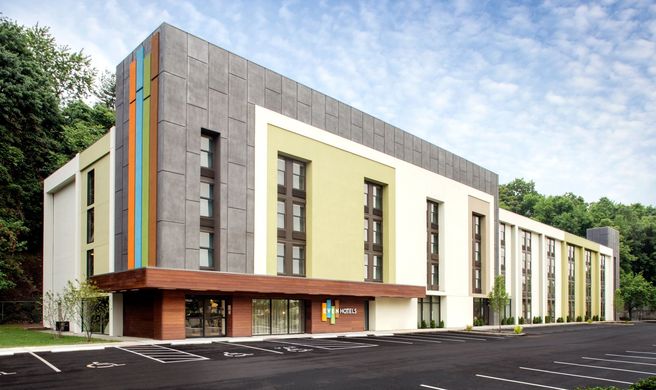 EVEN Hotel Norwalk Exterior