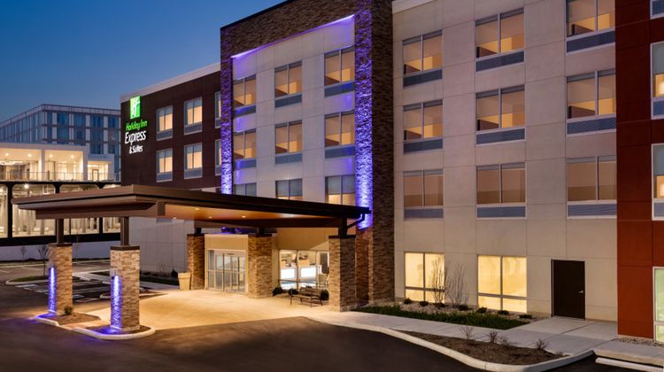 Holiday Inn Express/Suites Cincinnati NE Exterior