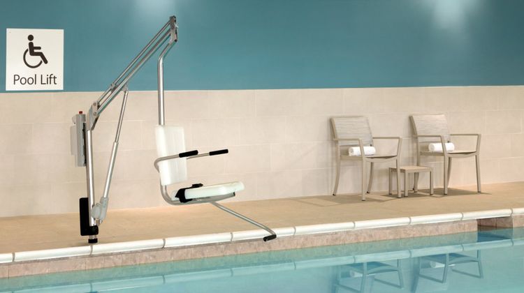Holiday Inn Express/Suites Cincinnati NE Pool
