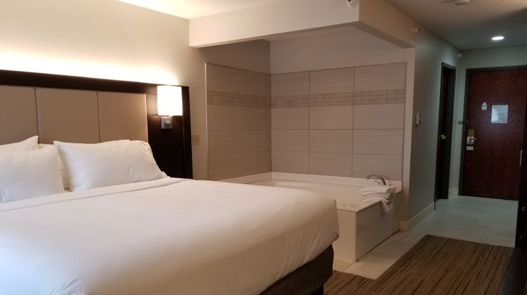 Holiday Inn Express Suite