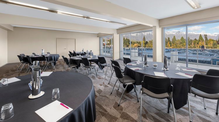 Crowne Plaza Queenstown Meeting