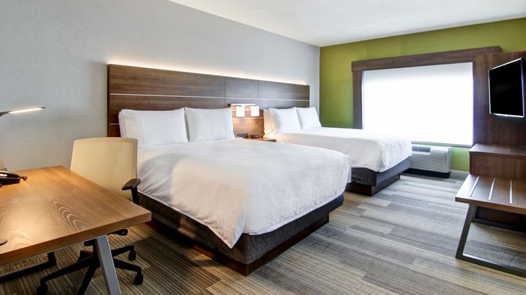 Holiday Inn Express & Suites Markham Suite