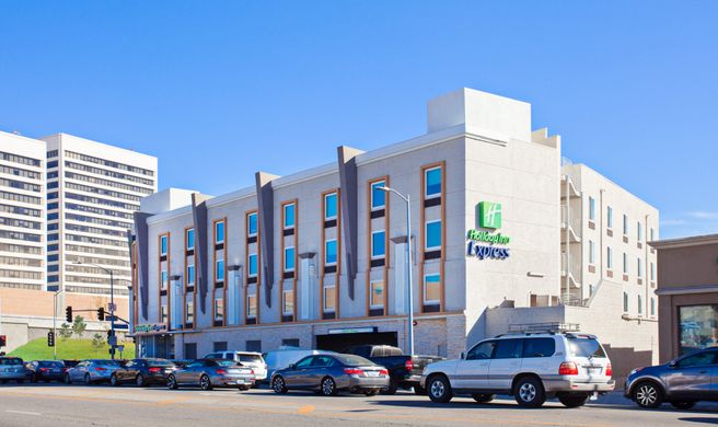 Holiday Inn Express West Los Angeles Exterior