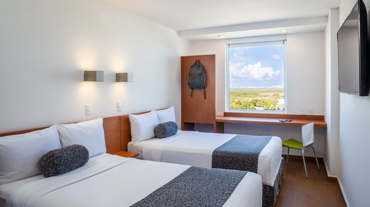 One Cancun Centro Room